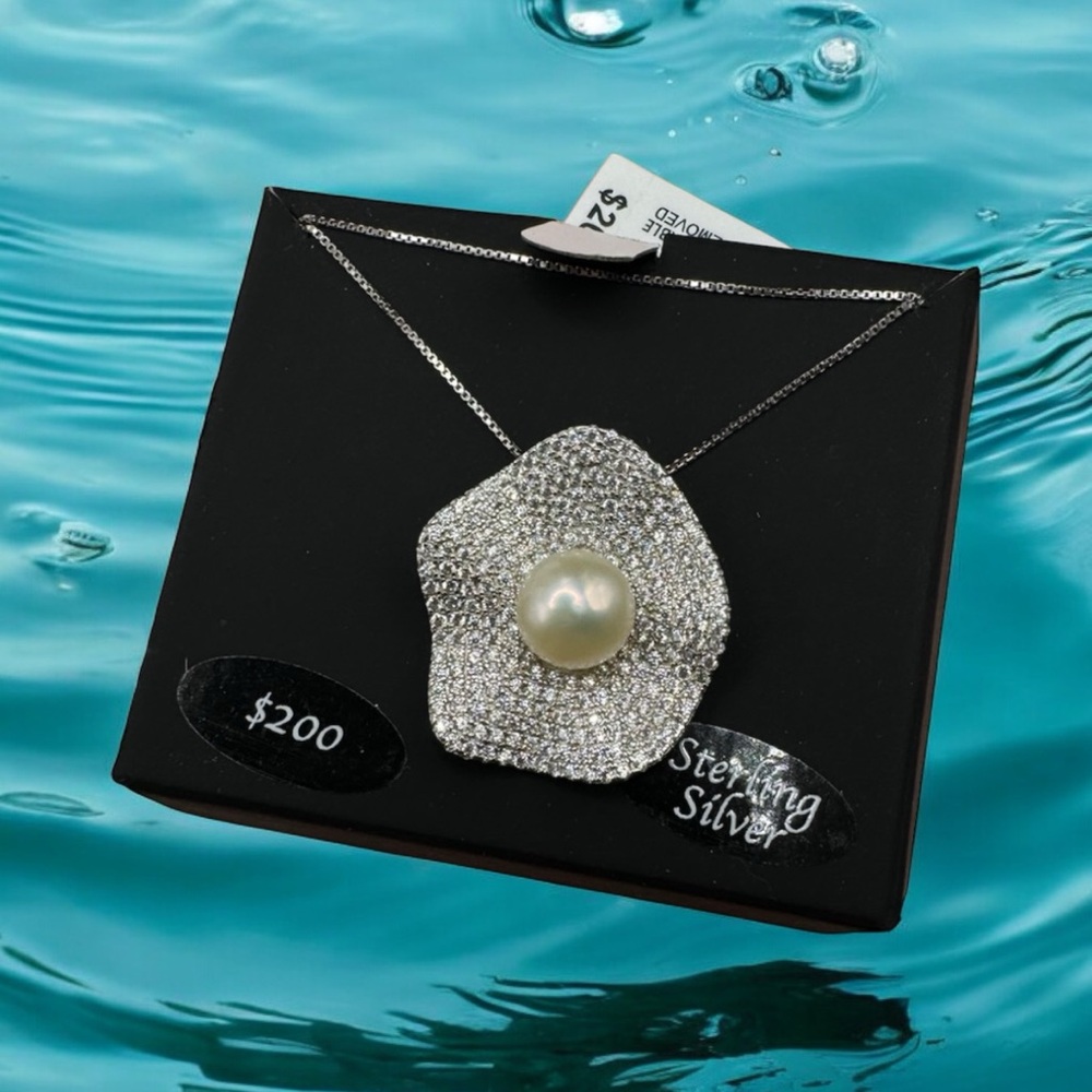 Elegant Silver and Pearl Necklace Sterling silver included box - Picture 2 of 3